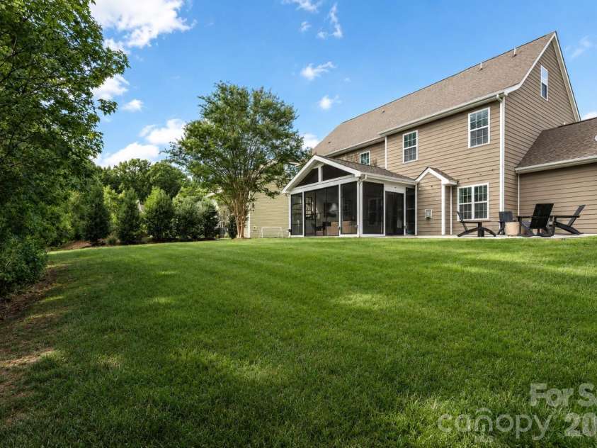 2412 Hamlet Court, Matthews, NC 28105.  MLS# CAR4394300, YatesRealty ID 31028. 