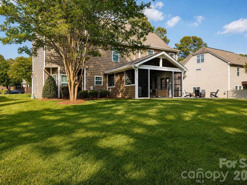 2412 Hamlet Court, Matthews, NC 28105.  MLS# CAR4394300, YatesRealty ID 31028. 