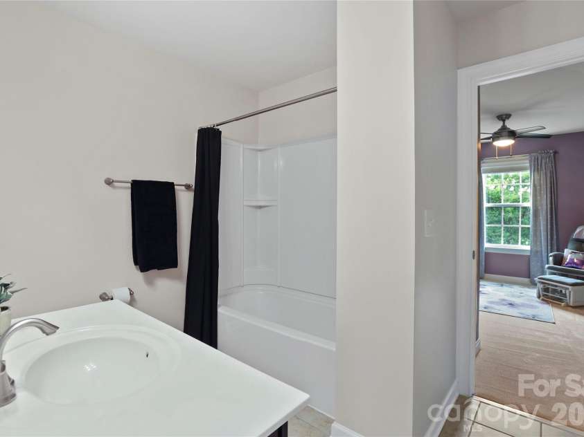 2412 Hamlet Court, Matthews, NC 28105.  MLS# CAR4394300, YatesRealty ID 31028. Bathroom