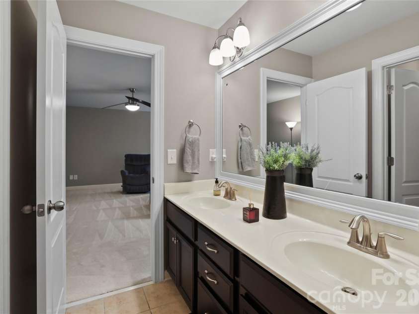 2412 Hamlet Court, Matthews, NC 28105.  MLS# CAR4394300, YatesRealty ID 31028. Bathroom