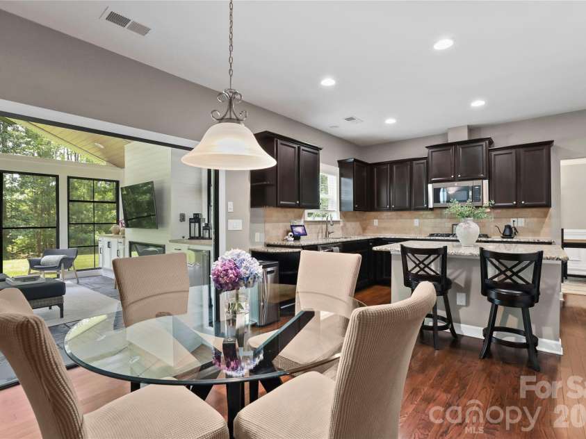 2412 Hamlet Court, Matthews, NC 28105.  MLS# CAR4394300, YatesRealty ID 31028. Breakfast Area