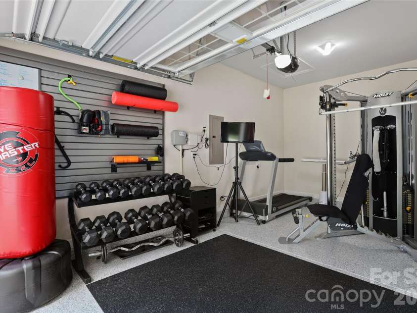 2412 Hamlet Court, Matthews, NC 28105.  MLS# CAR4394300, YatesRealty ID 31028. Garage