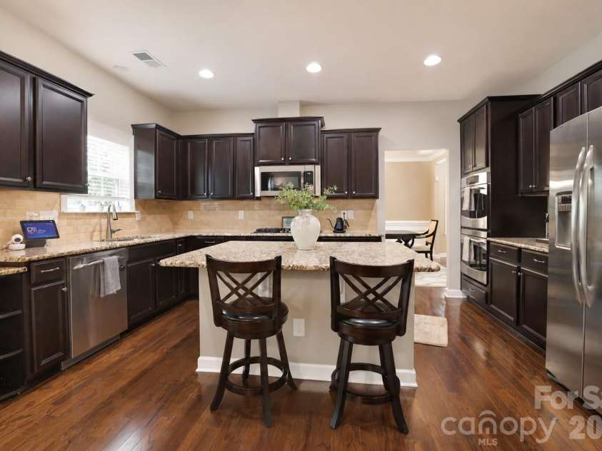 2412 Hamlet Court, Matthews, NC 28105.  MLS# CAR4394300, YatesRealty ID 31028. Kitchen