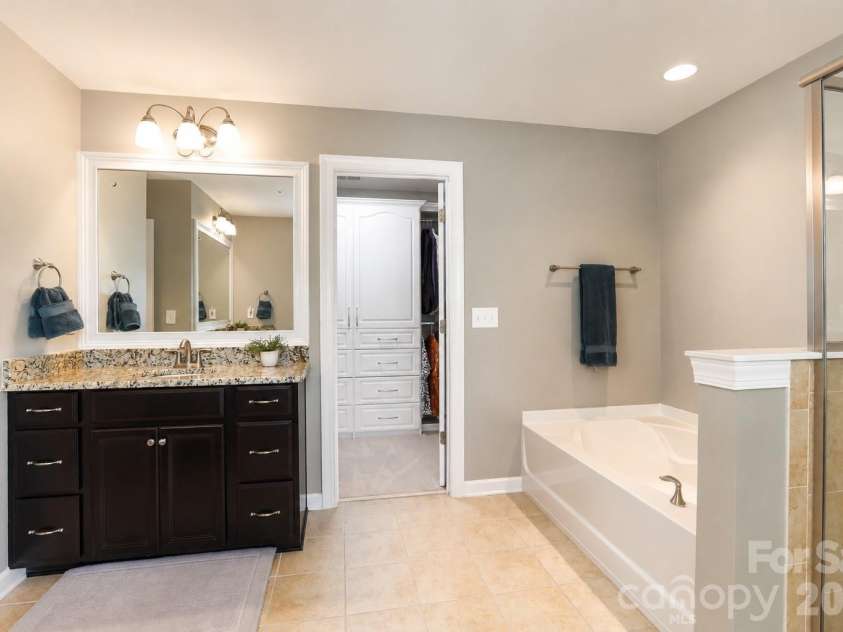 2412 Hamlet Court, Matthews, NC 28105.  MLS# CAR4394300, YatesRealty ID 31028. Primary Bathroom