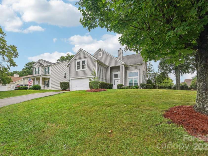 15123 Rothesay Drive, Charlotte, NC 28277.  MLS# CAR4287245, YatesRealty ID 31029. 