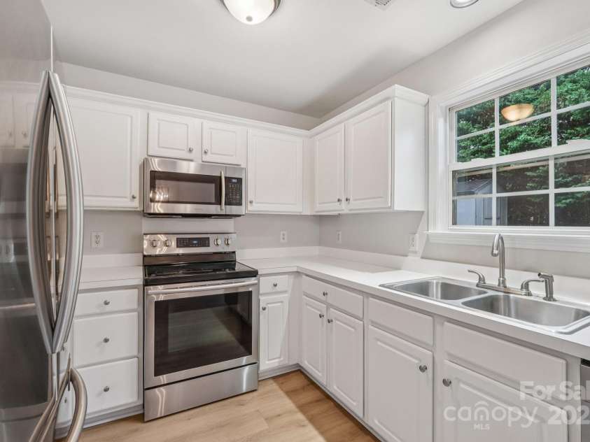 15123 Rothesay Drive, Charlotte, NC 28277.  MLS# CAR4287245, YatesRealty ID 31029. 