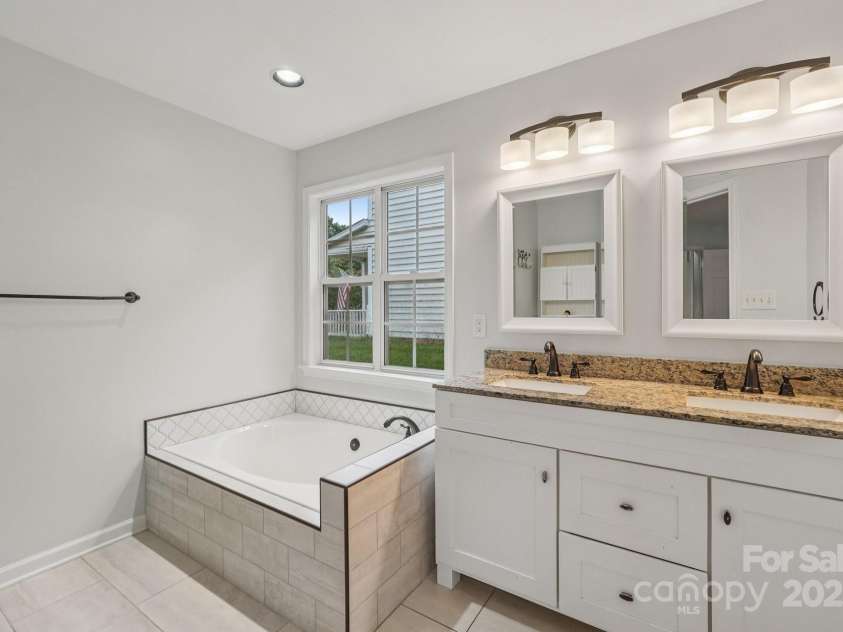 15123 Rothesay Drive, Charlotte, NC 28277.  MLS# CAR4287245, YatesRealty ID 31029. 