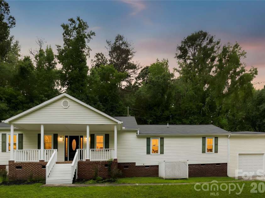 2615 Maggie Lane, Rock Hill, SC 29730.  MLS# CAR4394505, YatesRealty ID 31030. 