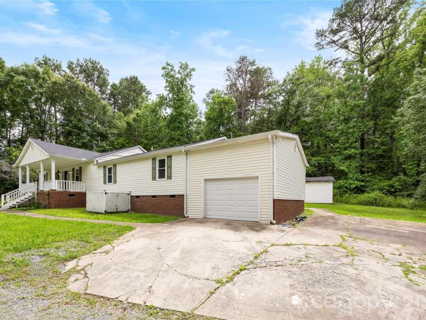 2615 Maggie Lane, Rock Hill, SC 29730.  MLS# CAR4394505, YatesRealty ID 31030. 
