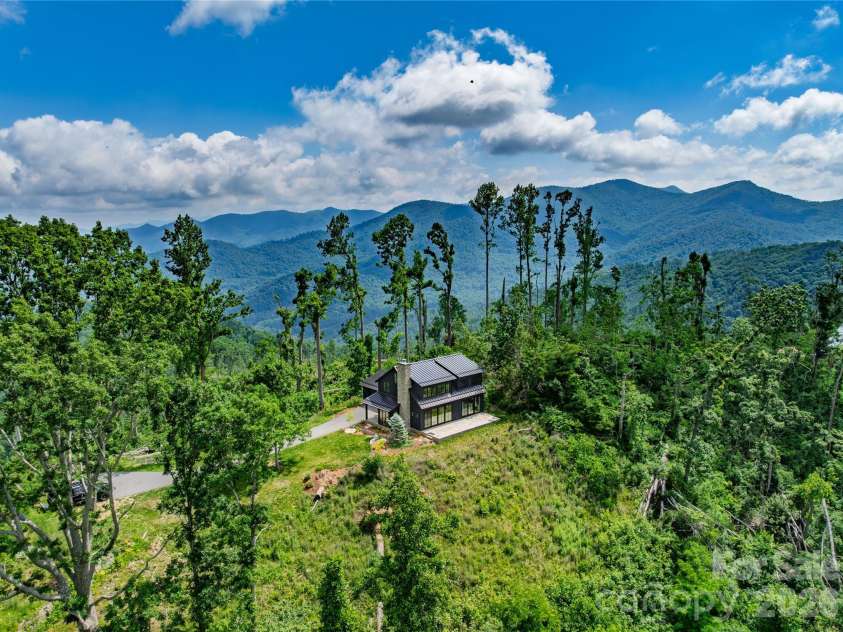 41 Windy Ridge Trail, Asheville, NC 28804.  MLS# CAR4387701, YatesRealty ID 31031. 360 degree Views!