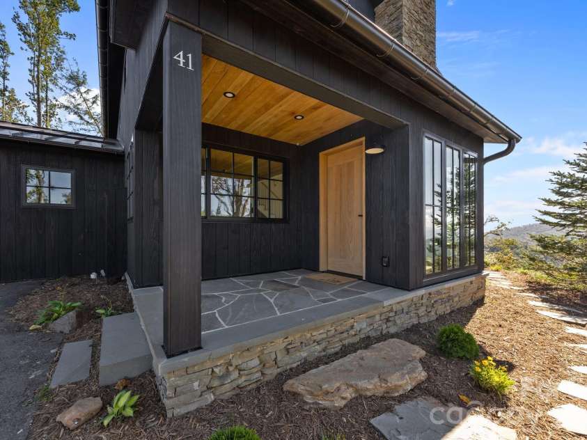 41 Windy Ridge Trail, Asheville, NC 28804.  MLS# CAR4387701, YatesRealty ID 31031. Entry