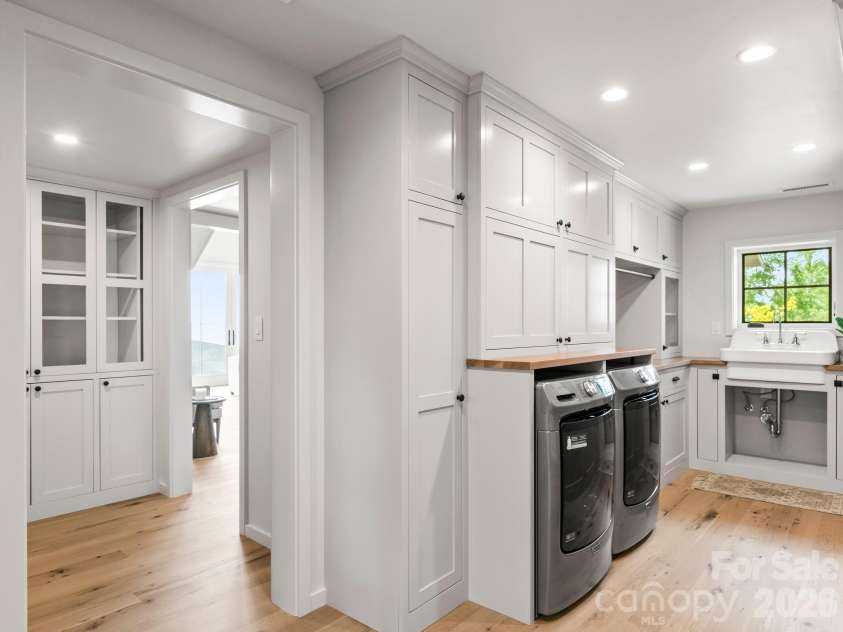41 Windy Ridge Trail, Asheville, NC 28804.  MLS# CAR4387701, YatesRealty ID 31031. Laundry with Built In Storage