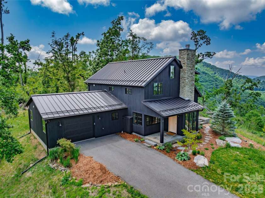 41 Windy Ridge Trail, Asheville, NC 28804.  MLS# CAR4387701, YatesRealty ID 31031. Mountain Elegance