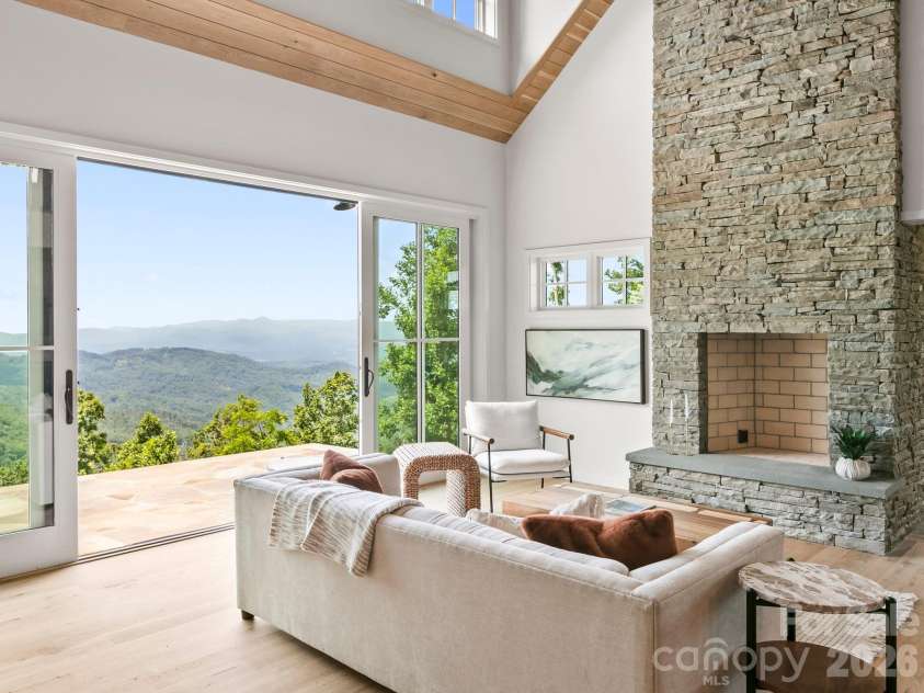 41 Windy Ridge Trail, Asheville, NC 28804.  MLS# CAR4387701, YatesRealty ID 31031. Room with a VIEW!