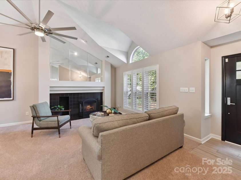 4222 Huntmeadow Drive, Charlotte, NC 28269.  MLS# CAR4282648, YatesRealty ID 31031. 