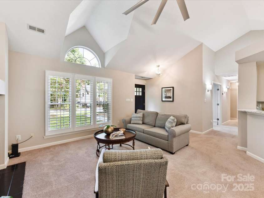 4222 Huntmeadow Drive, Charlotte, NC 28269.  MLS# CAR4282648, YatesRealty ID 31031. 