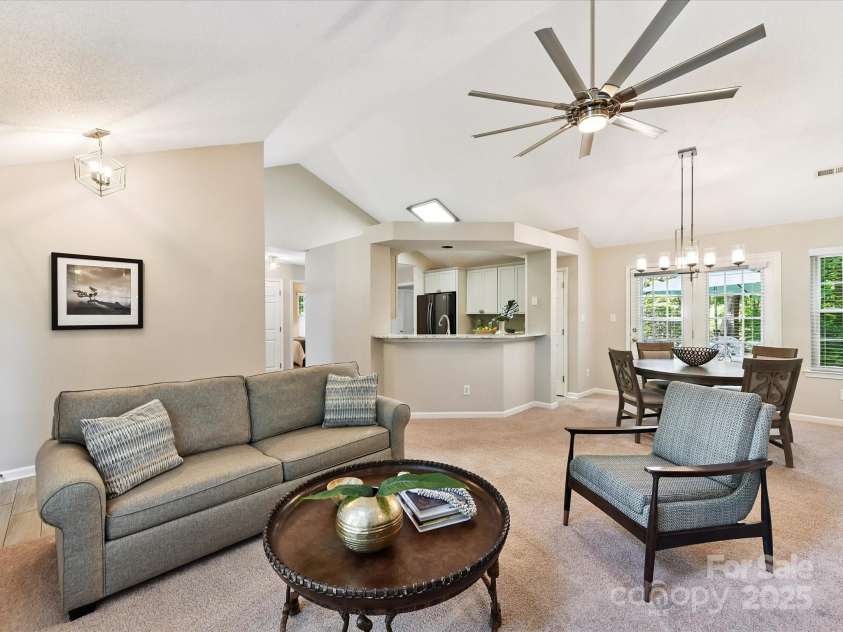 4222 Huntmeadow Drive, Charlotte, NC 28269.  MLS# CAR4282648, YatesRealty ID 31031. 