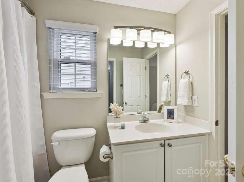 4222 Huntmeadow Drive, Charlotte, NC 28269.  MLS# CAR4282648, YatesRealty ID 31031. Full Bathroom 2