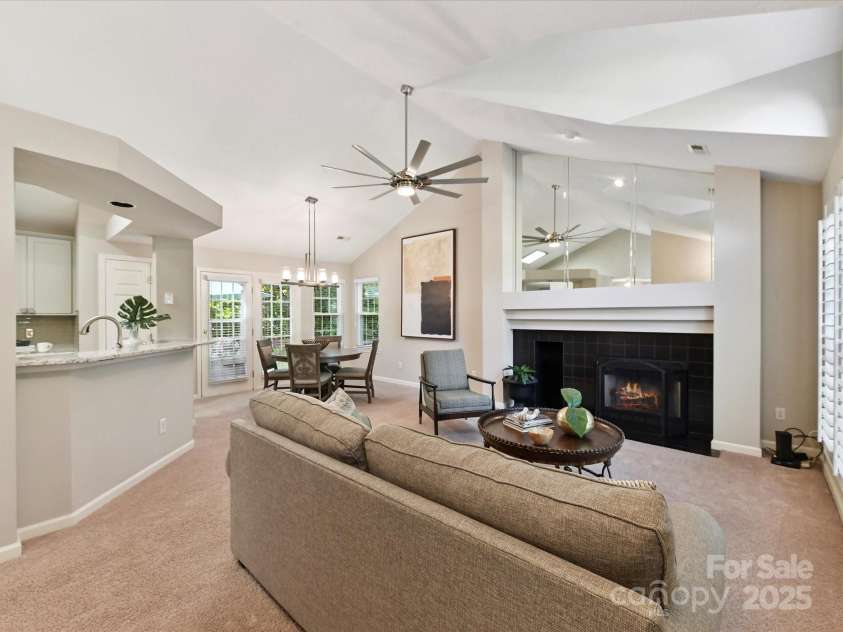 4222 Huntmeadow Drive, Charlotte, NC 28269.  MLS# CAR4282648, YatesRealty ID 31031. Great Room