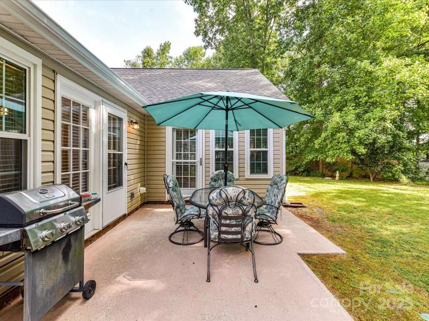 4222 Huntmeadow Drive, Charlotte, NC 28269.  MLS# CAR4282648, YatesRealty ID 31031. Rear Patio