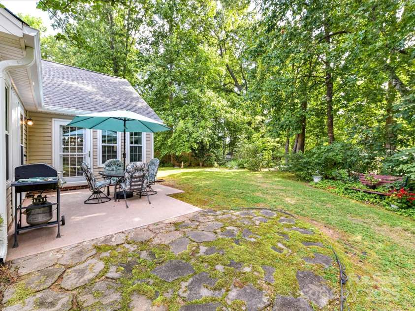4222 Huntmeadow Drive, Charlotte, NC 28269.  MLS# CAR4282648, YatesRealty ID 31031. Rear Patio