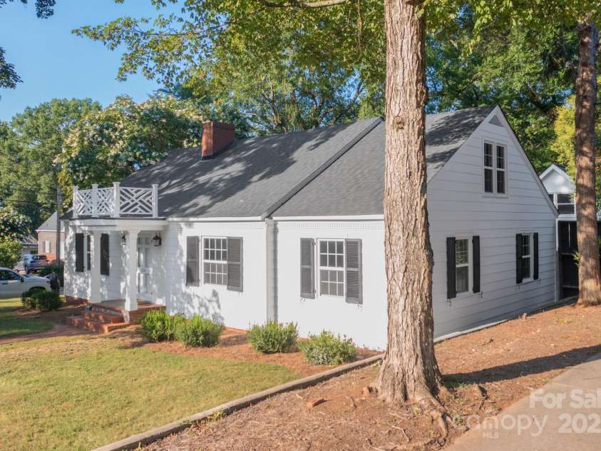 256 Oakhurst Road, Statesville, NC 28677.  MLS# CAR4284992, YatesRealty ID 31032. 