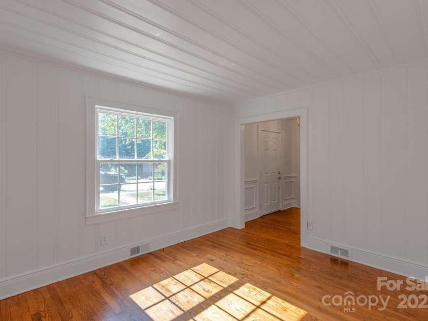 256 Oakhurst Road, Statesville, NC 28677.  MLS# CAR4284992, YatesRealty ID 31032. 