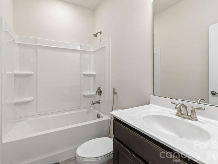 5035 HAVENCREST Drive, Fort Mill, SC 29715.  MLS# CAR4389378, YatesRealty ID 31032. 