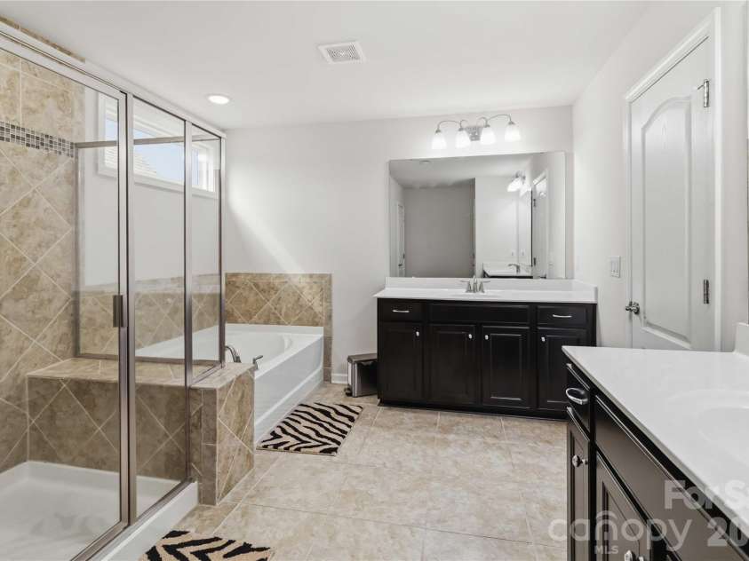 5035 HAVENCREST Drive, Fort Mill, SC 29715.  MLS# CAR4389378, YatesRealty ID 31032. 