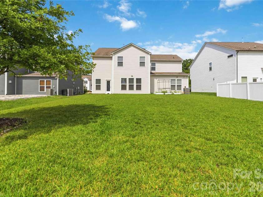 5035 HAVENCREST Drive, Fort Mill, SC 29715.  MLS# CAR4389378, YatesRealty ID 31032. 