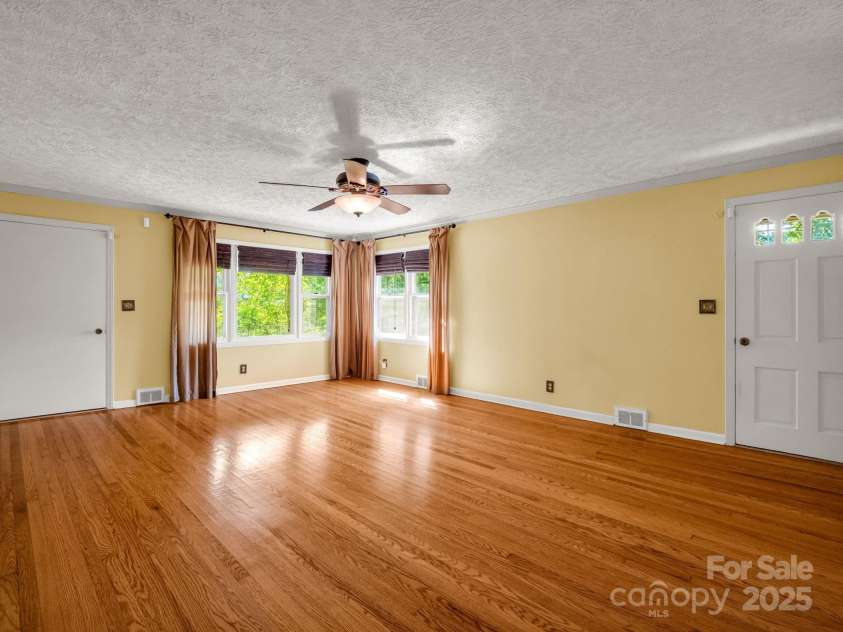 430 Mag Sluder Road, Alexander, NC 28701.  MLS# CAR4286393, YatesRealty ID 31033. Living Room
