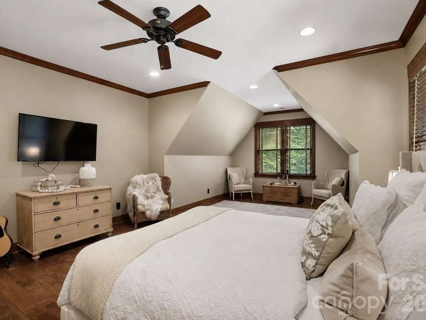 9208 Flying Eagle Lane, Charlotte, NC 28278.  MLS# CAR4397874, YatesRealty ID 31033. Bedroom  Upstairs
