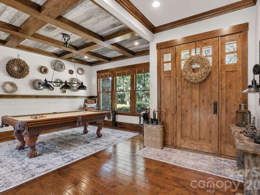 9208 Flying Eagle Lane, Charlotte, NC 28278.  MLS# CAR4397874, YatesRealty ID 31033. Dining or Entertainment area