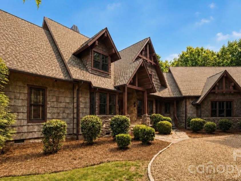 9208 Flying Eagle Lane, Charlotte, NC 28278.  MLS# CAR4397874, YatesRealty ID 31033. Front angle view