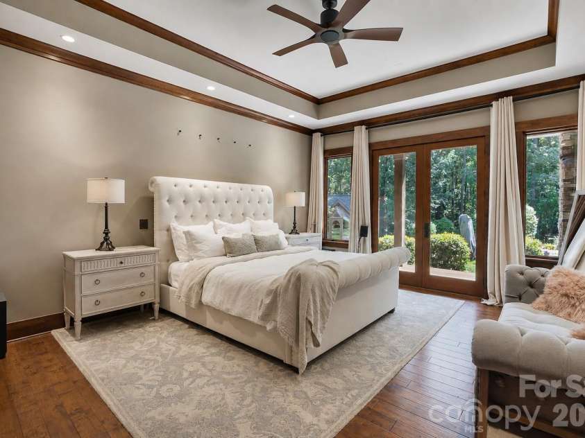 9208 Flying Eagle Lane, Charlotte, NC 28278.  MLS# CAR4397874, YatesRealty ID 31033. Main Floor Master