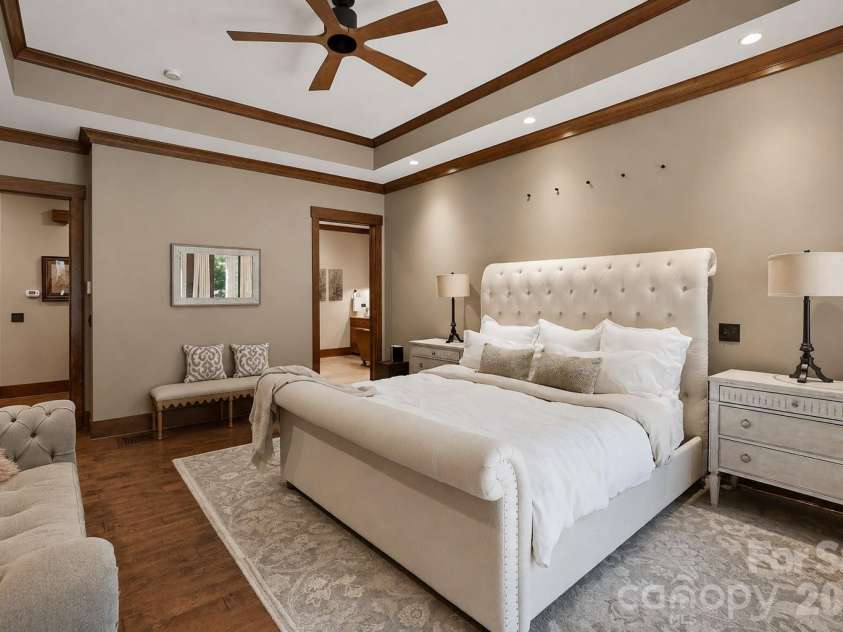 9208 Flying Eagle Lane, Charlotte, NC 28278.  MLS# CAR4397874, YatesRealty ID 31033. Main Floor Master
