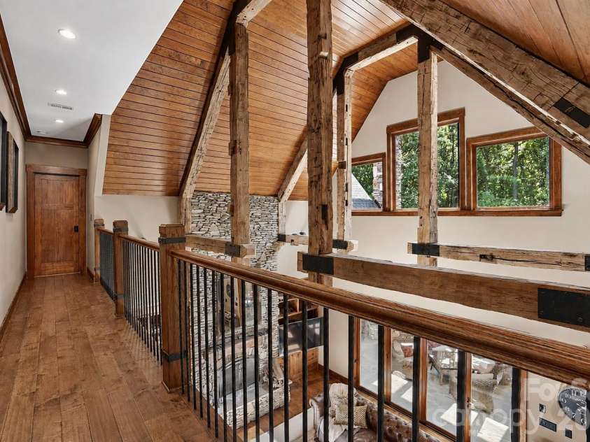 9208 Flying Eagle Lane, Charlotte, NC 28278.  MLS# CAR4397874, YatesRealty ID 31033. Upstairs Walkway Loft