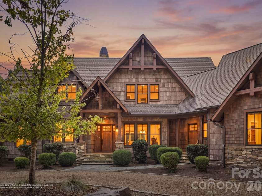 9208 Flying Eagle Lane, Charlotte, NC 28278.  MLS# CAR4422278, YatesRealty ID 31033. 