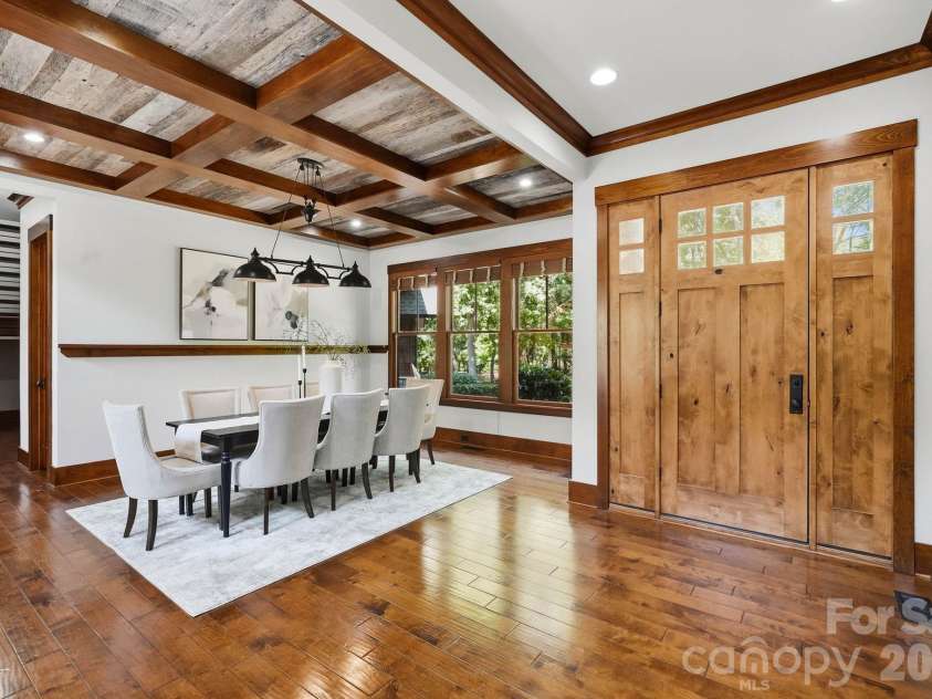 9208 Flying Eagle Lane, Charlotte, NC 28278.  MLS# CAR4422278, YatesRealty ID 31033. 