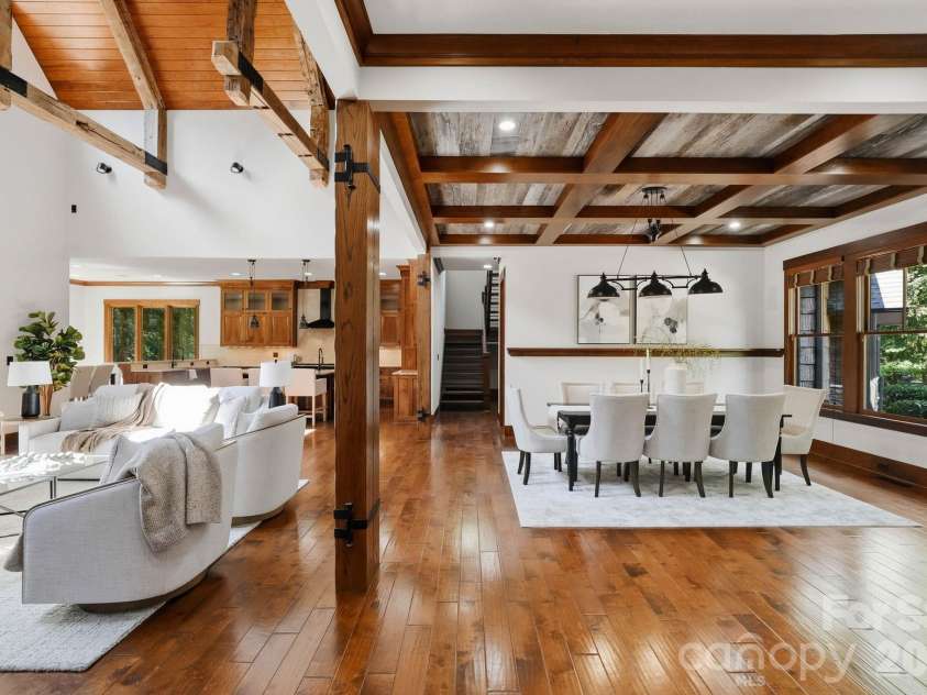 9208 Flying Eagle Lane, Charlotte, NC 28278.  MLS# CAR4422278, YatesRealty ID 31033. 