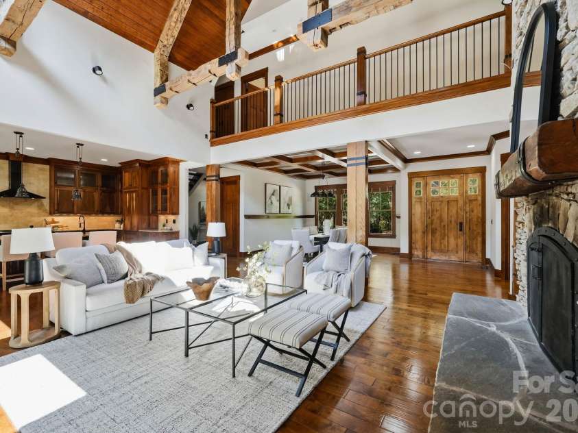 9208 Flying Eagle Lane, Charlotte, NC 28278.  MLS# CAR4422278, YatesRealty ID 31033. 