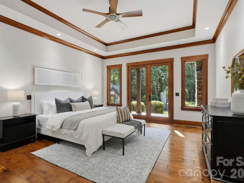 9208 Flying Eagle Lane, Charlotte, NC 28278.  MLS# CAR4422278, YatesRealty ID 31033. 