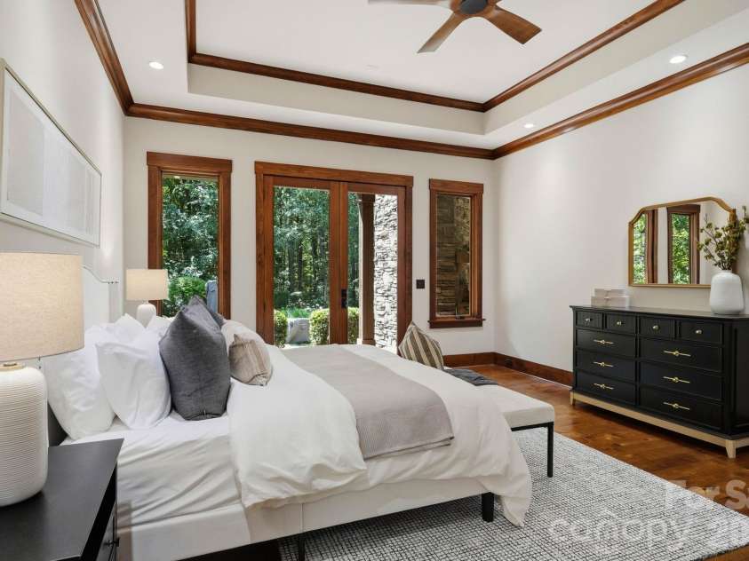 9208 Flying Eagle Lane, Charlotte, NC 28278.  MLS# CAR4422278, YatesRealty ID 31033. 