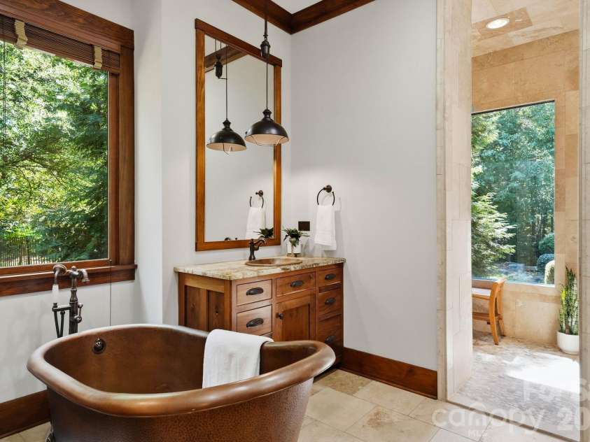 9208 Flying Eagle Lane, Charlotte, NC 28278.  MLS# CAR4422278, YatesRealty ID 31033. 
