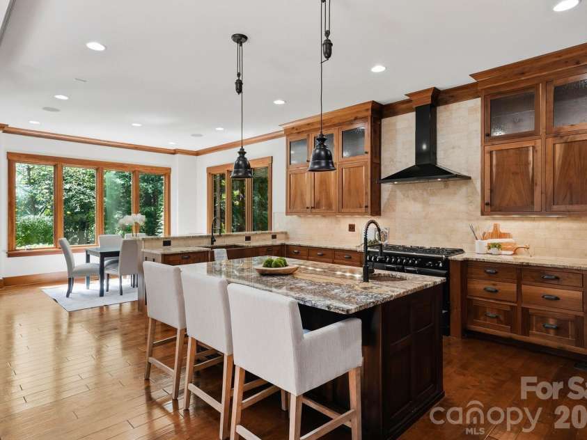 9208 Flying Eagle Lane, Charlotte, NC 28278.  MLS# CAR4422278, YatesRealty ID 31033. 