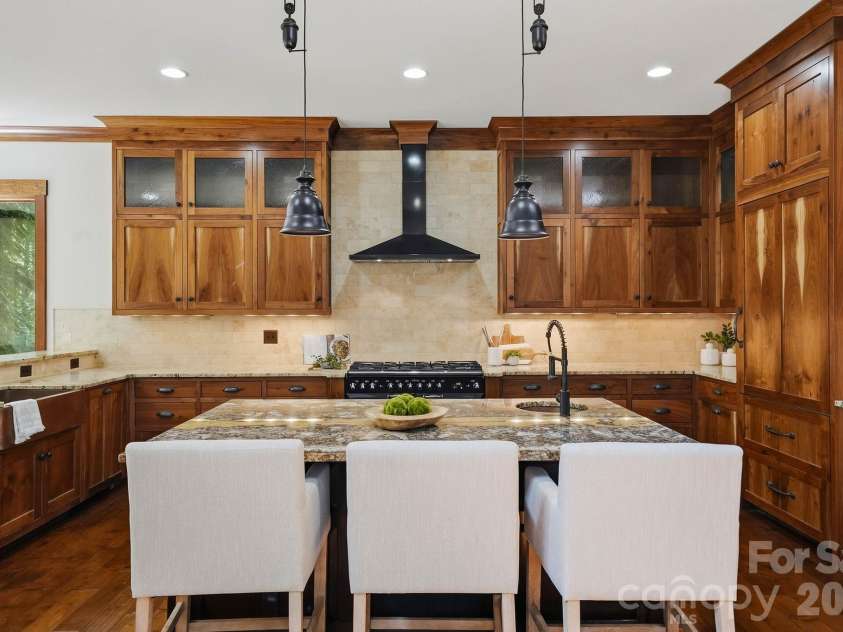 9208 Flying Eagle Lane, Charlotte, NC 28278.  MLS# CAR4422278, YatesRealty ID 31033. 