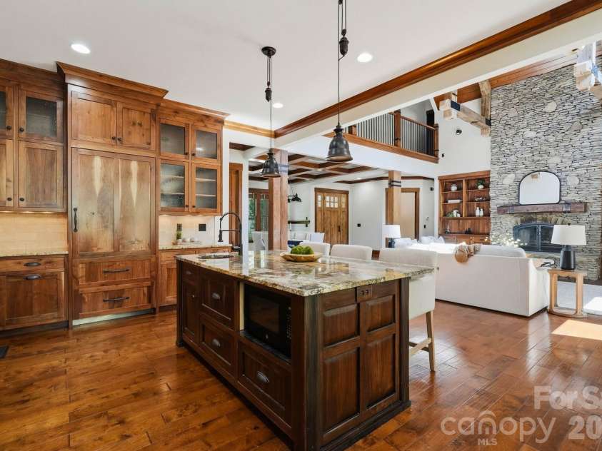 9208 Flying Eagle Lane, Charlotte, NC 28278.  MLS# CAR4422278, YatesRealty ID 31033. 