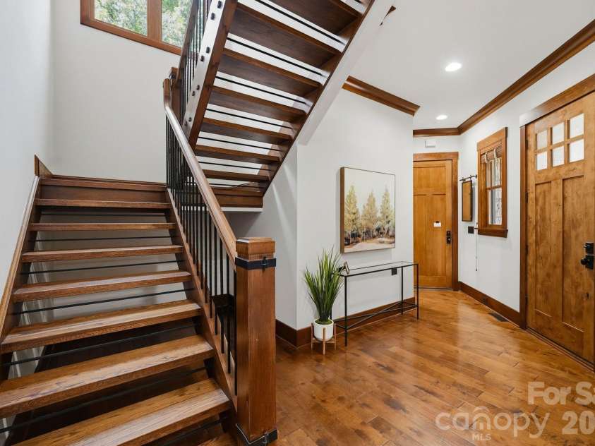 9208 Flying Eagle Lane, Charlotte, NC 28278.  MLS# CAR4422278, YatesRealty ID 31033. 