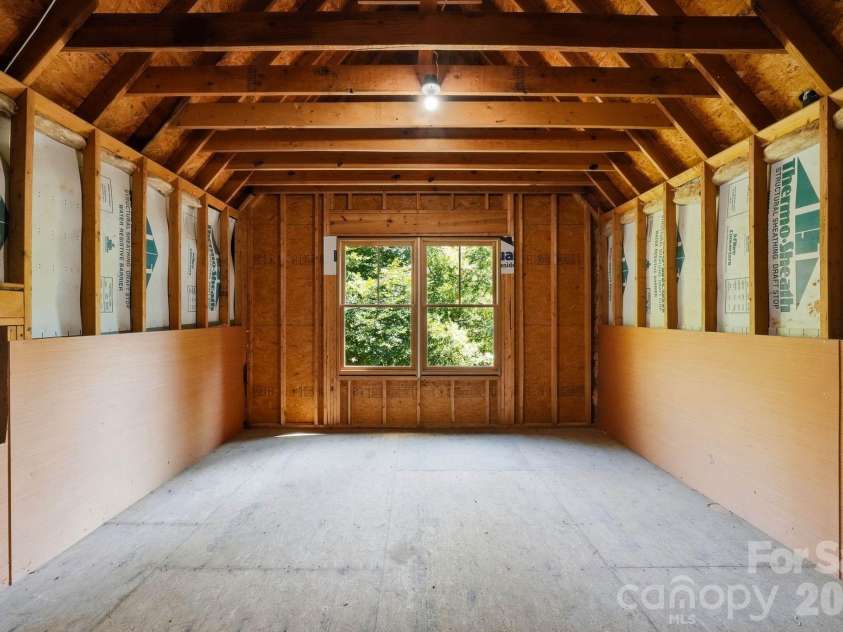 9208 Flying Eagle Lane, Charlotte, NC 28278.  MLS# CAR4422278, YatesRealty ID 31033. 