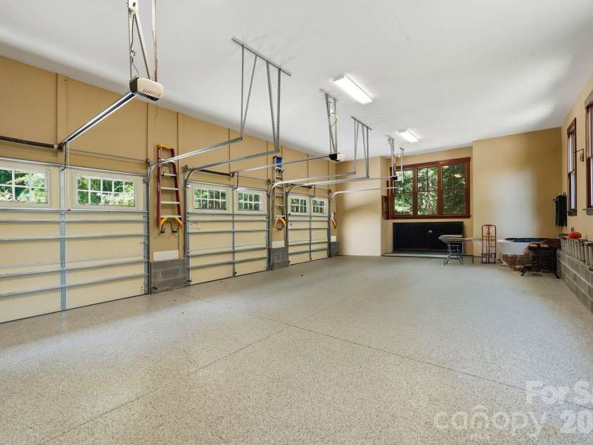 9208 Flying Eagle Lane, Charlotte, NC 28278.  MLS# CAR4422278, YatesRealty ID 31033. 